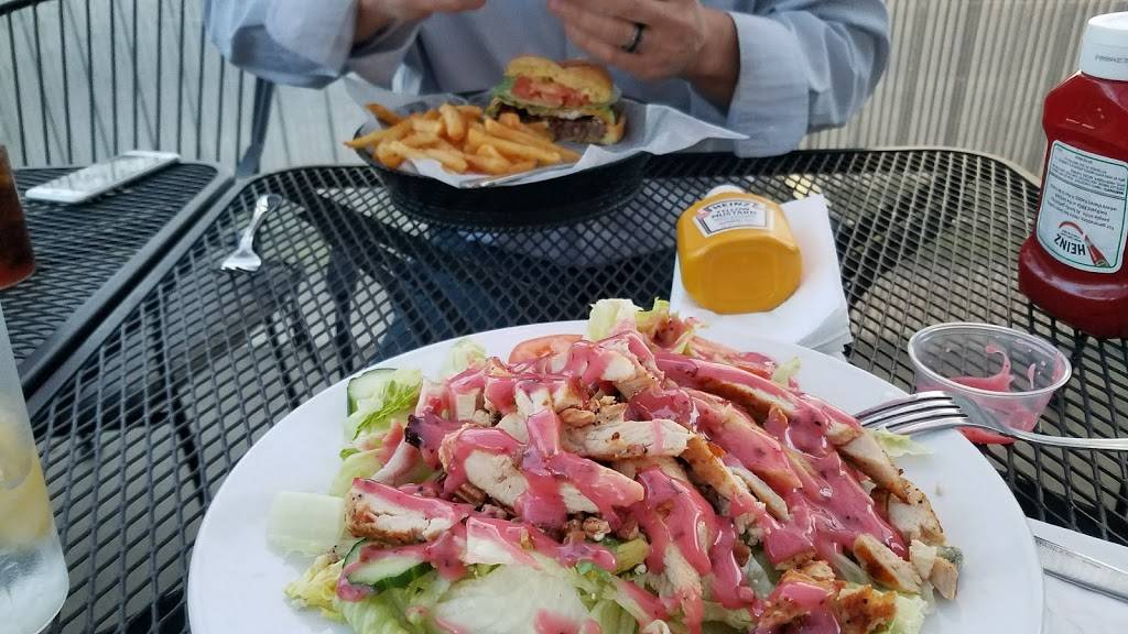 LimeLight Sports Bar & Grill | restaurant | 30200 Van Dyke Ave, Warren, MI 48093, USA | 5867517883 OR +1 586-751-7883