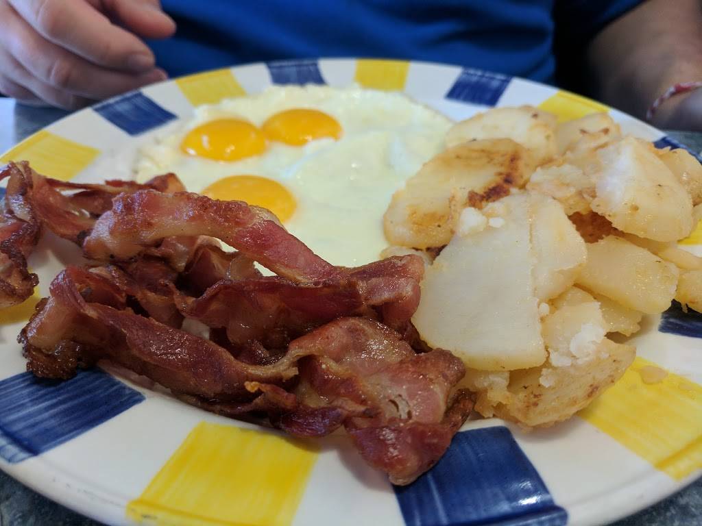 Wimpys Diner | restaurant | 1001 Division St, Cobourg, ON K9A 5J5, Canada | 9053734033 OR +1 905-373-4033