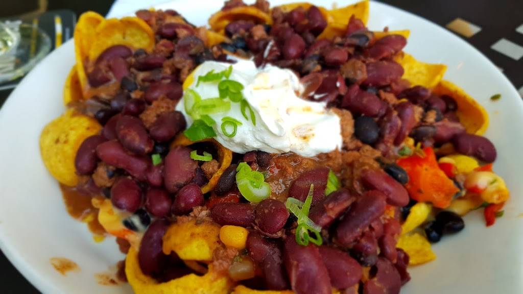 Rocks Northcenter | restaurant | 4138 N Lincoln Ave, Chicago, IL 60618, USA | 7738571793 OR +1 773-857-1793