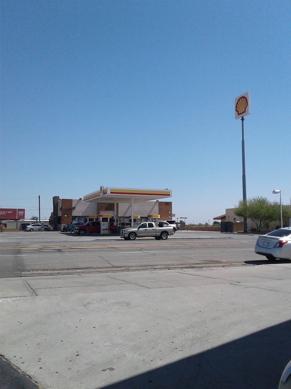 Shell | restaurant | 1902 E Hobsonway, Blythe, CA 92225, USA | 7609221000 OR +1 760-922-1000