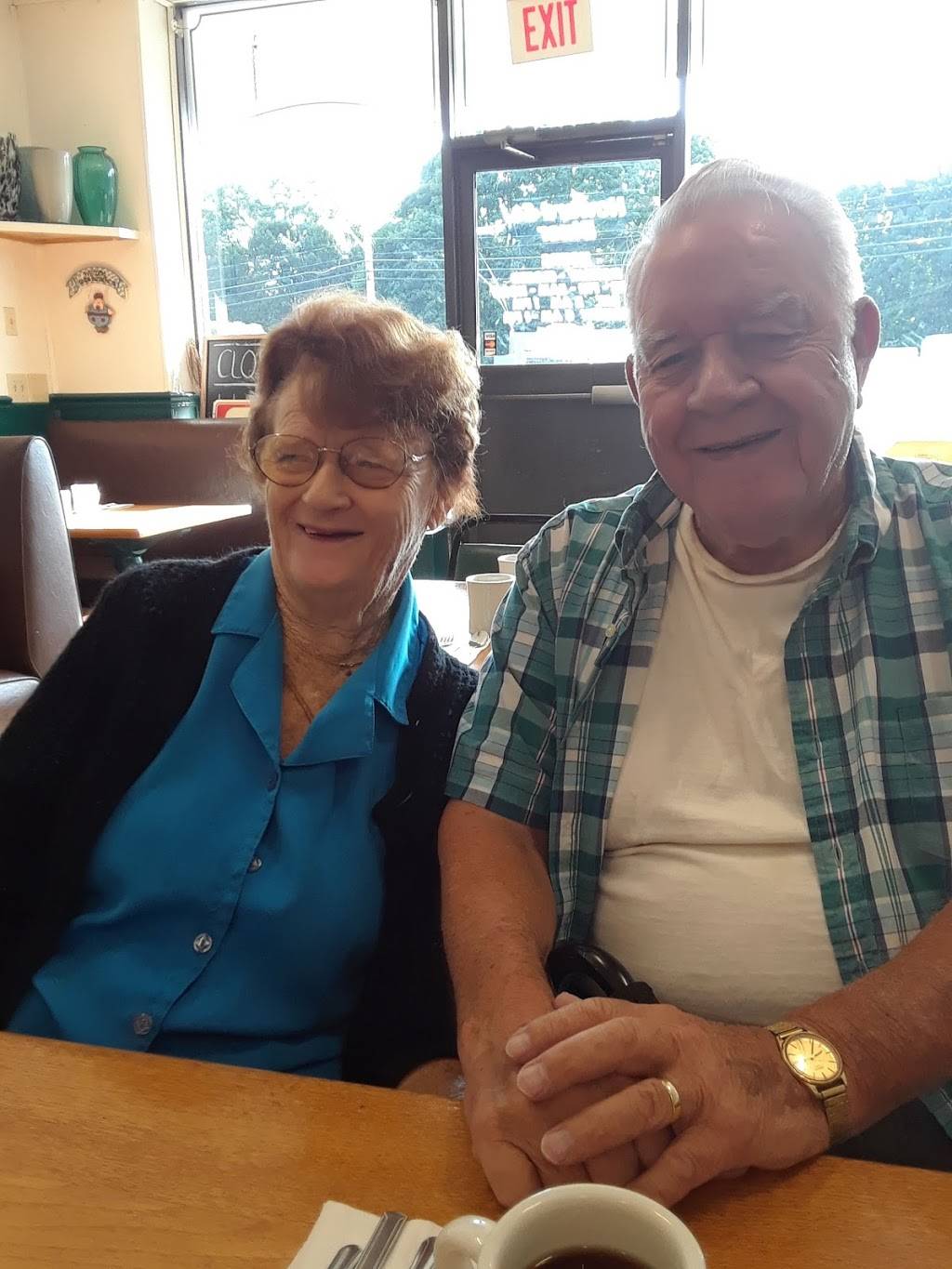 Howard Street Diner | restaurant | 142 Howard St, Brockton, MA 02302, USA | 5085865799 OR +1 508-586-5799