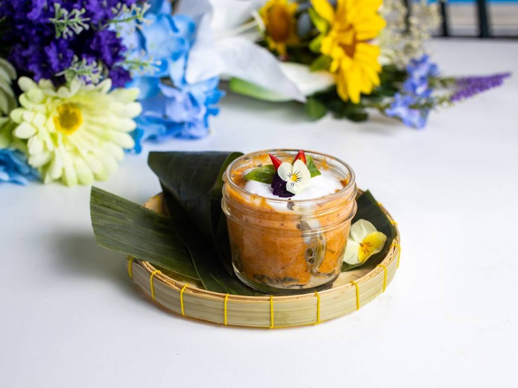 Le Moon Thai Eatery | restaurant | 2380 Lombard St, San Francisco, CA 94123, USA | 4159221599 OR +1 415-922-1599