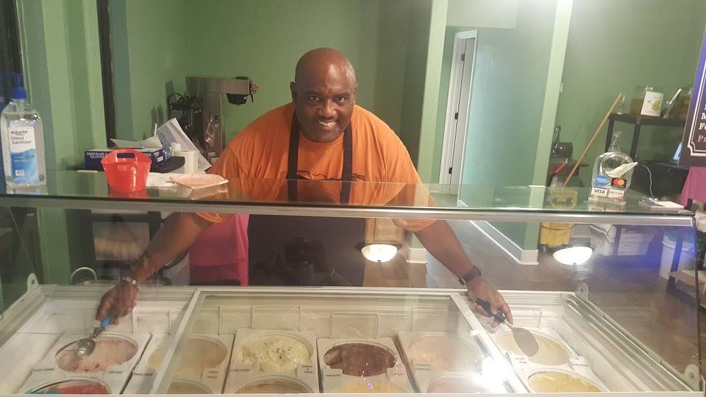 Pirtles Famous Ice Cream | restaurant | 5533, 1040 Carlyle Ave, Belleville, IL 62221, USA | 6182349904 OR +1 618-234-9904