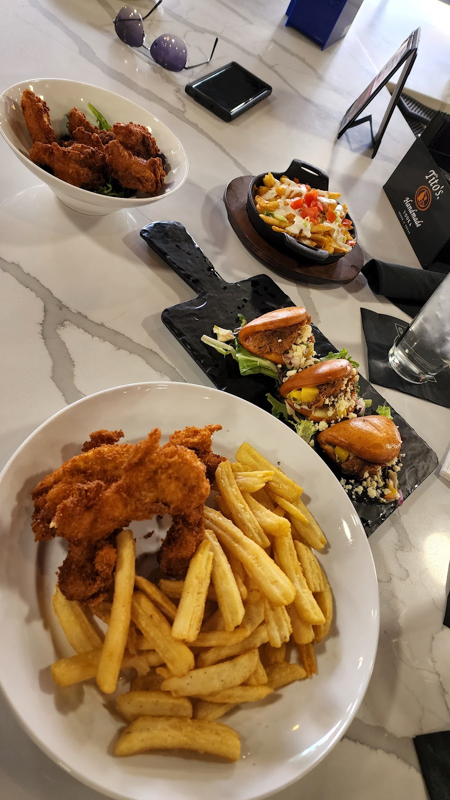 Local North Taphouse & Grill | restaurant | 44282 Warren Rd, Canton, MI 48187, USA | 7344046099 OR +1 734-404-6099