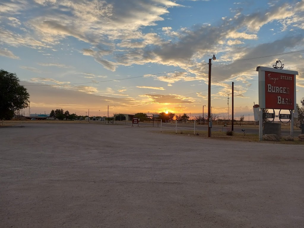 Tinys Burger Barn | cafe | 503 W Broadway St, Tatum, NM 88267, USA | 5753988469 OR +1 575-398-8469