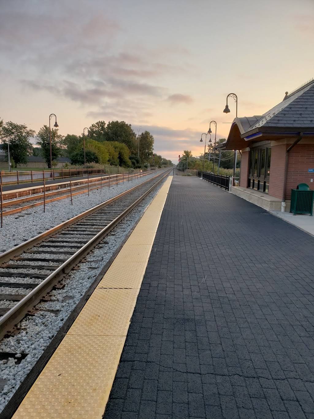 80th Ave Train Station | restaurant | 18001 80th Ave, Tinley Park, IL 60477, USA | 7084445000 OR +1 708-444-5000