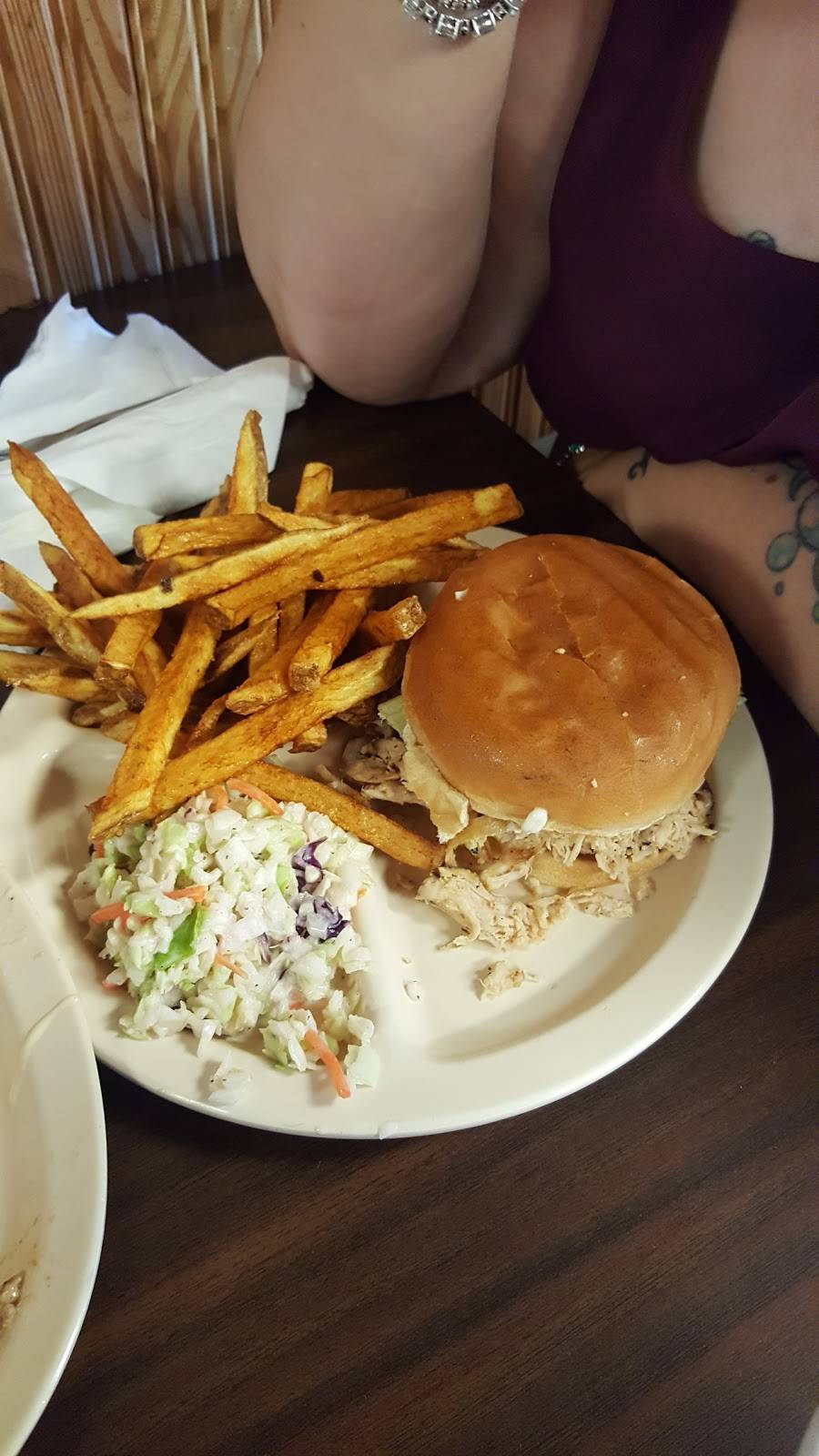 Bar-B-Q By Jim | restaurant | 203 Commerce St, Tupelo, MS 38804, USA | 6628408800 OR +1 662-840-8800