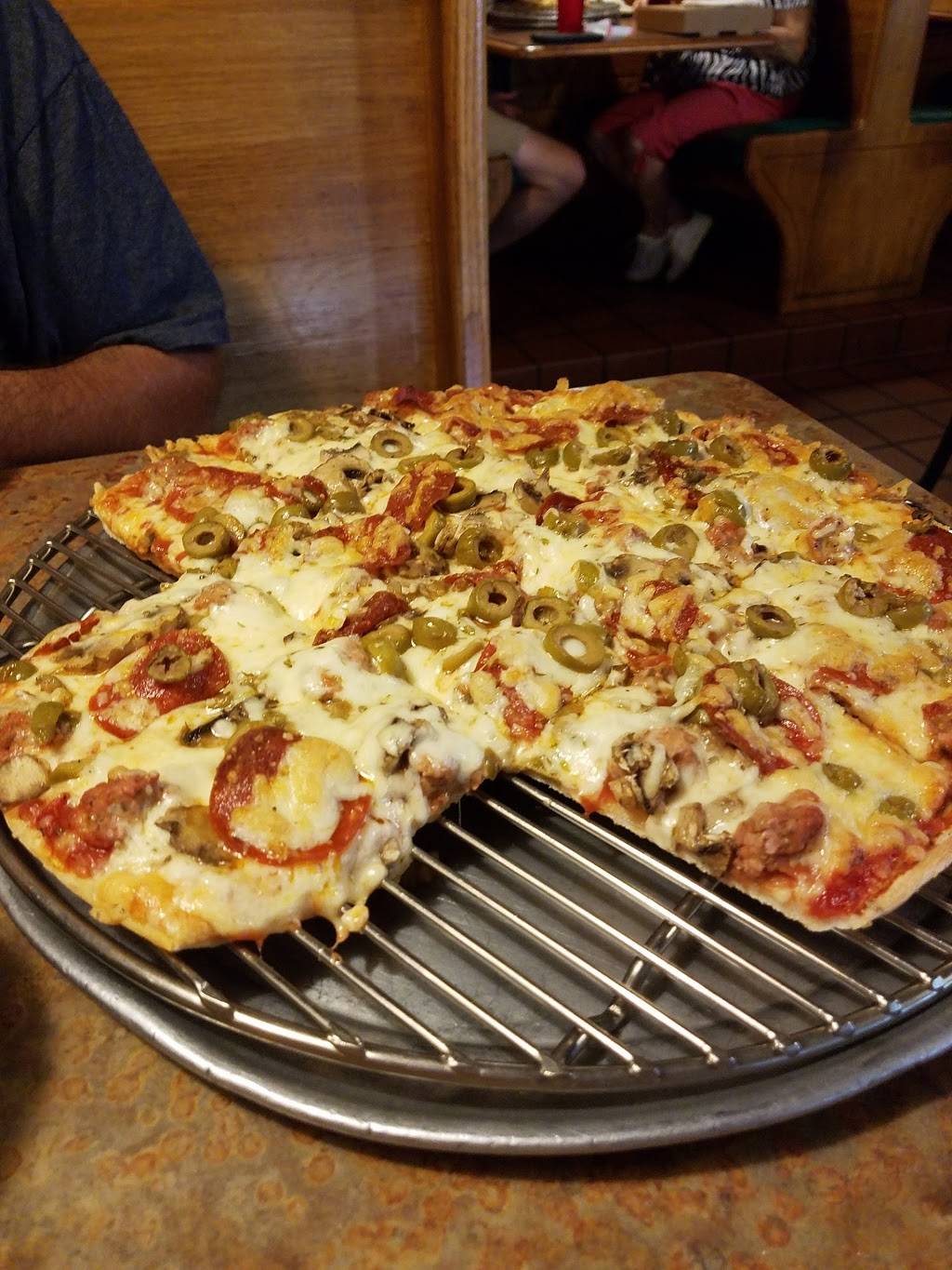 Gelsosomos Pizzeria | restaurant | 221 N Randolph St, Macomb, IL 61455, USA | 3098335577 OR +1 309-833-5577