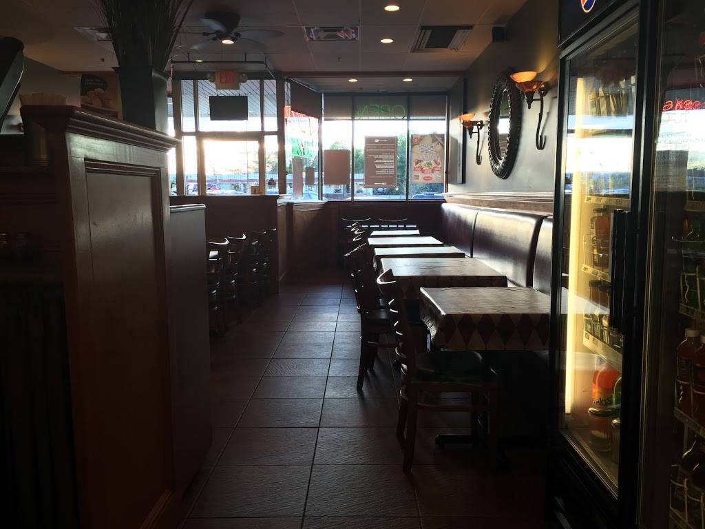 Roccos Pizzeria | restaurant | 4 New Paltz Plaza, New Paltz, NY 12561, USA | 8452557161 OR +1 845-255-7161