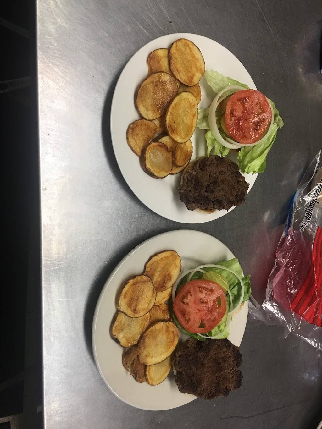 Sat n Fassys | restaurant | 201 N Chestnut St, Farina, IL 62838, USA | 6183679402 OR +1 618-367-9402