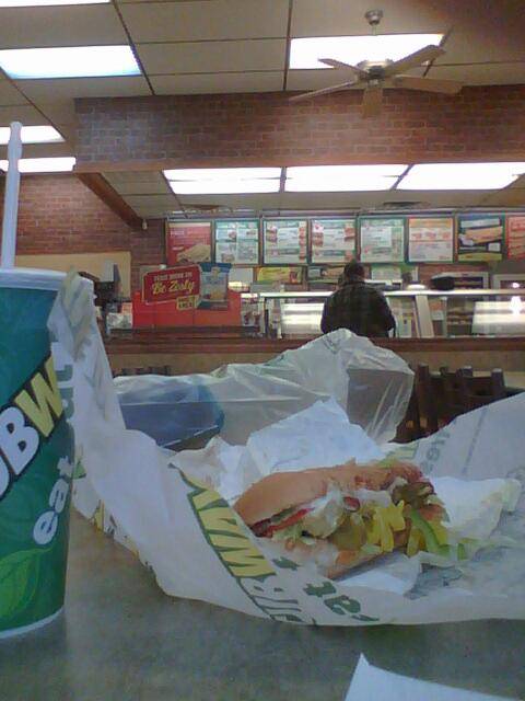 Subway | restaurant | 308 N Walnut St, Muncie, IN 47305, USA | 7652549338 OR +1 765-254-9338