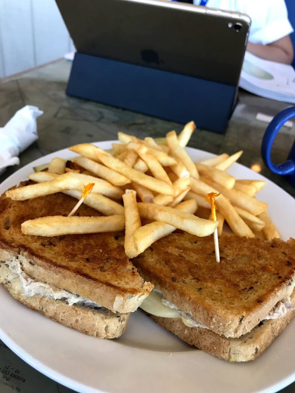 Airport Tiki | restaurant | 2982 Curtis King Blvd, Fort Pierce, FL 34946, USA | 7724892285 OR +1 772-489-2285