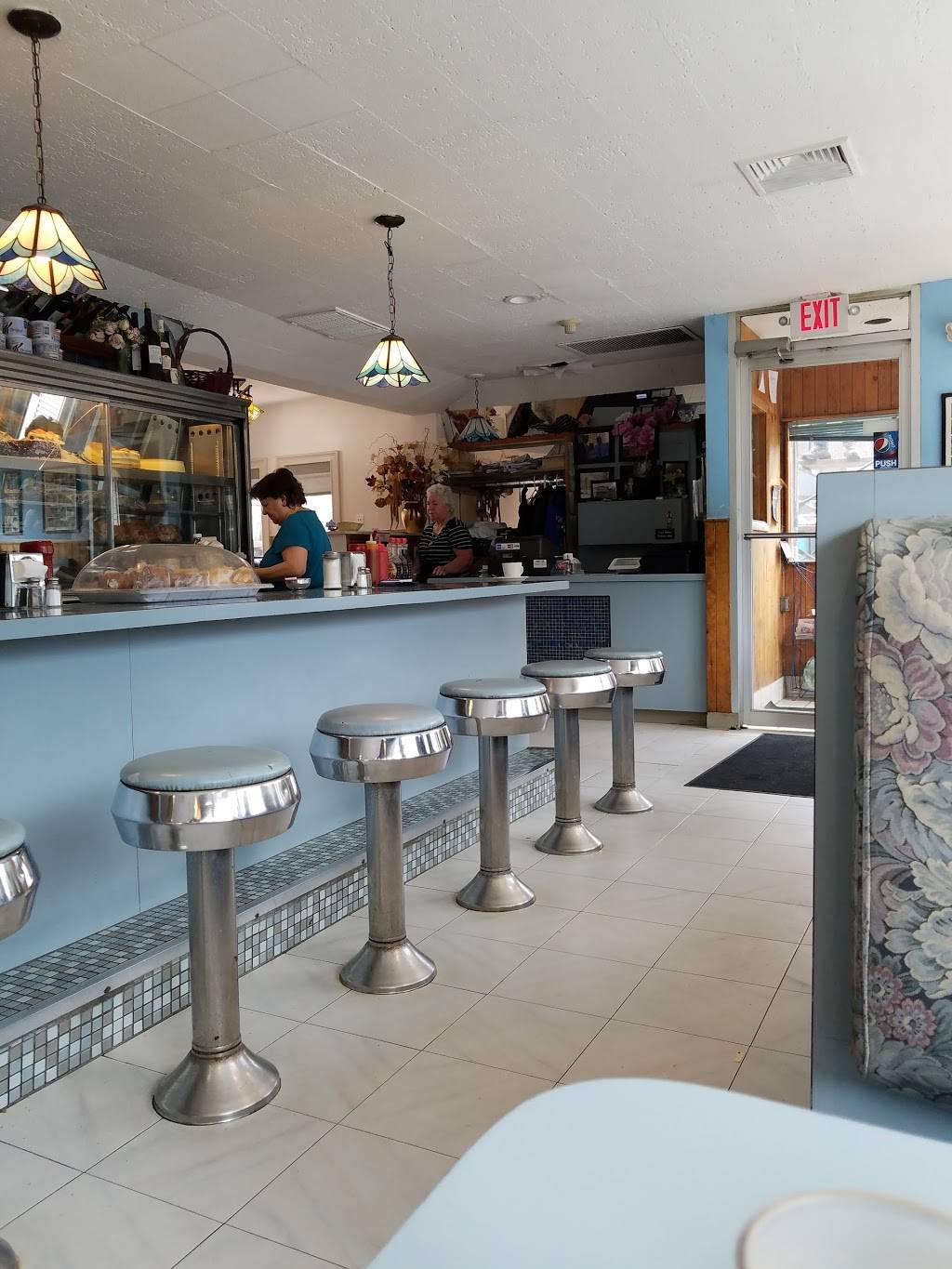 Curleys Diner | restaurant | 62 W Park Pl, Stamford, CT 06901, USA | 2033482020 OR +1 203-348-2020