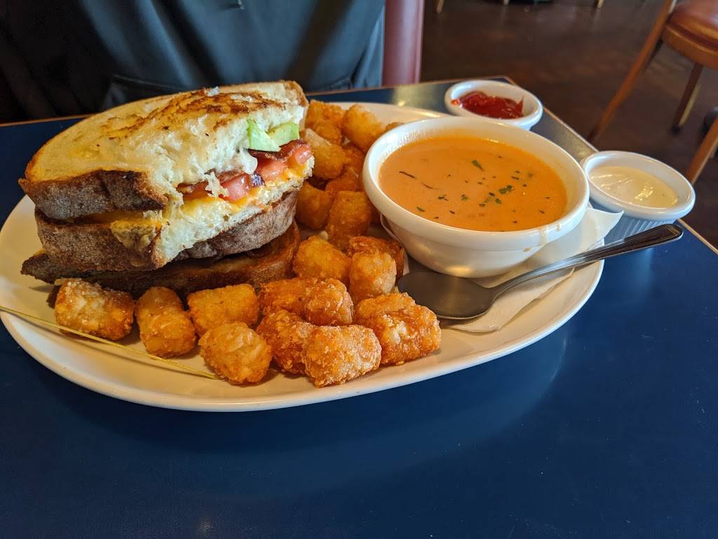 Maggie Bluffs | restaurant | 2601 W Marina Pl, Seattle, WA 98199, USA | 2062838322 OR +1 206-283-8322