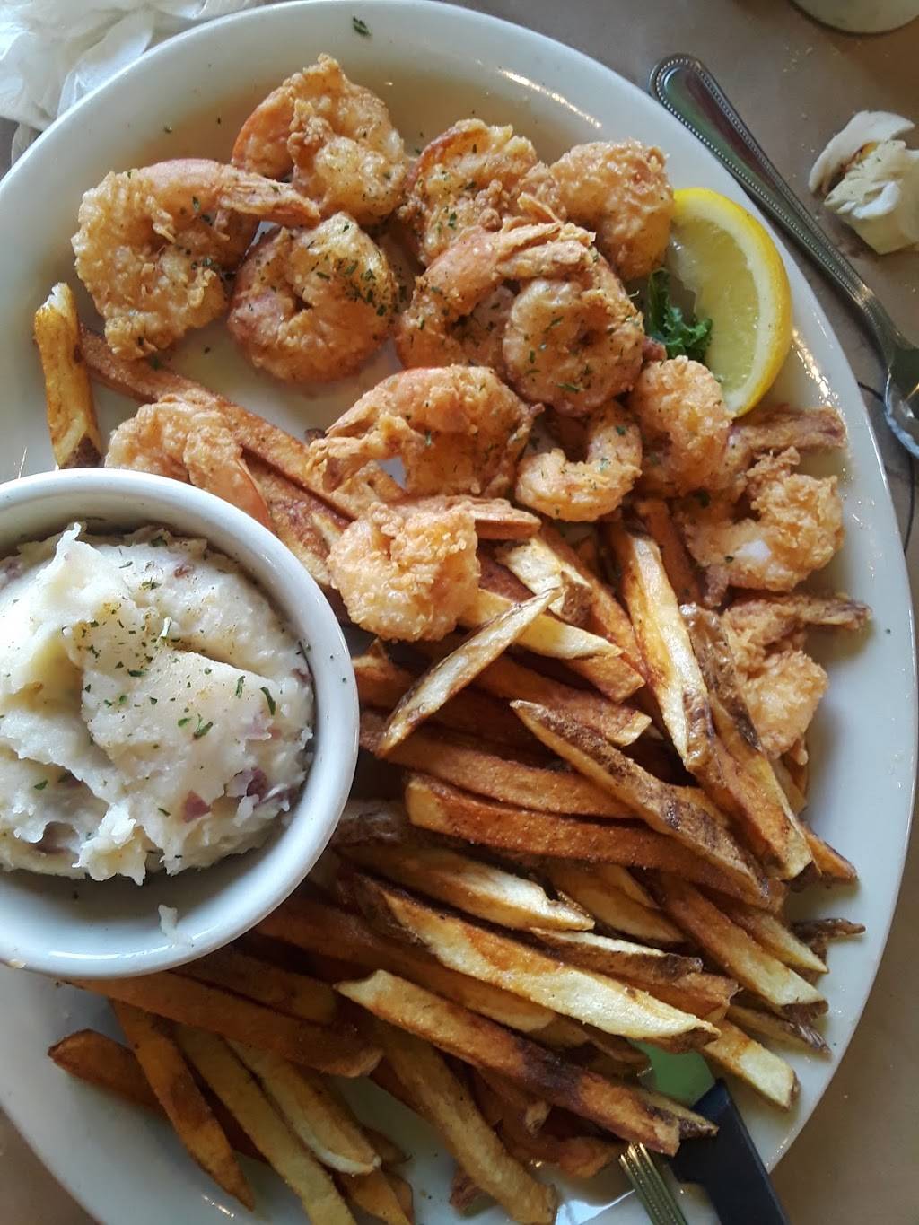 Pinchers | restaurant | Tin City Shops, 1200 5th Ave S, Naples, FL 34102, USA | 2394346616 OR +1 239-434-6616