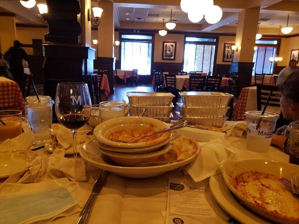 Maggianos Little Italy | restaurant | 2019 Post Oak Blvd, Houston, TX 77056, USA | 7139612700 OR +1 713-961-2700