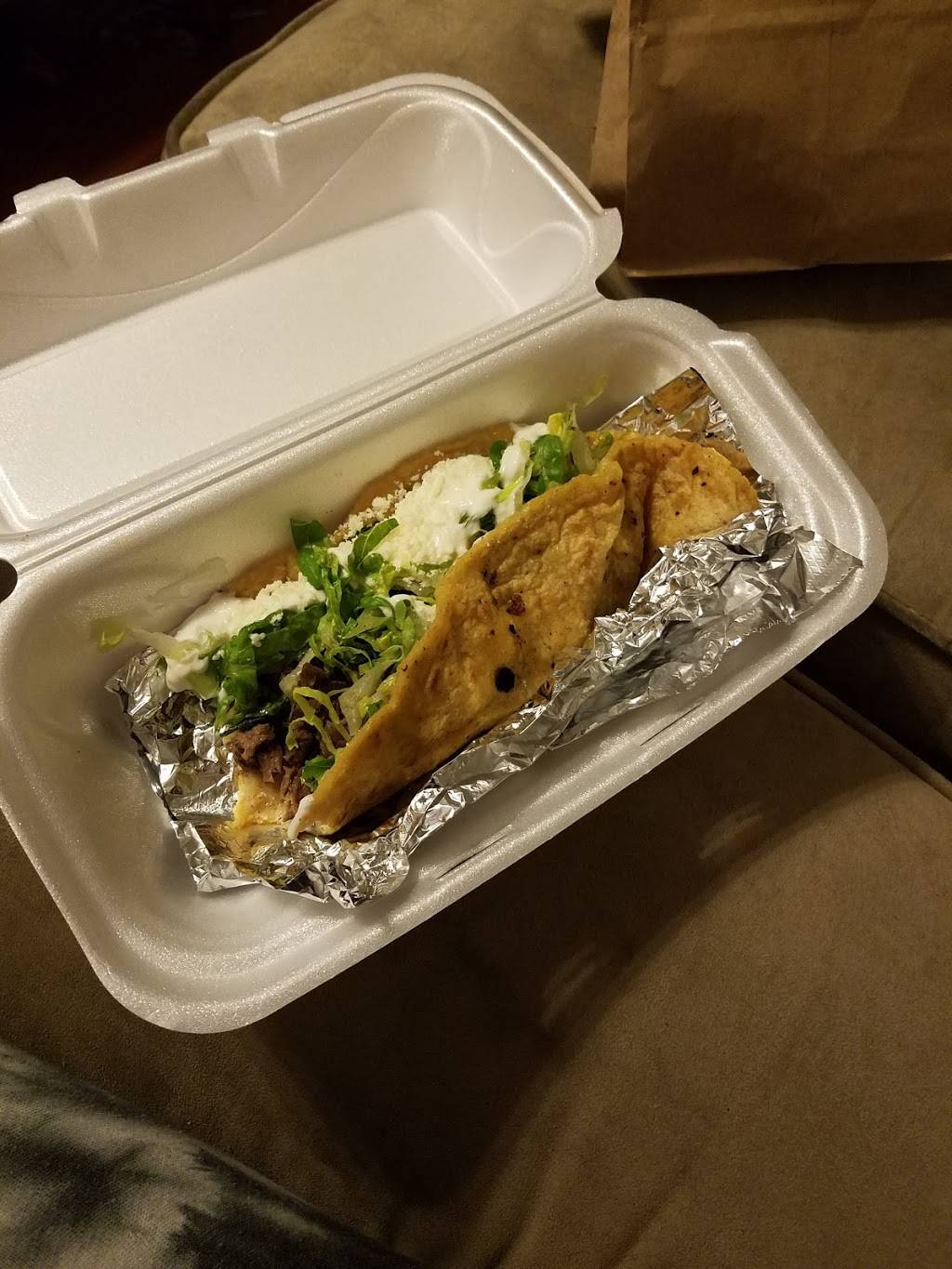 La Huarachita | restaurant | 3334 N Milwaukee Ave, Chicago, IL 60641, USA | 7736471983 OR +1 773-647-1983