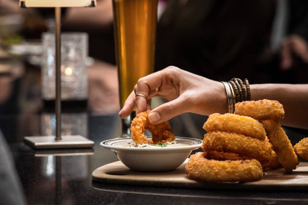 Daily Grill | restaurant | 12050 Ventura Blvd, Studio City, CA 91604, USA | 8187696336 OR +1 818-769-6336