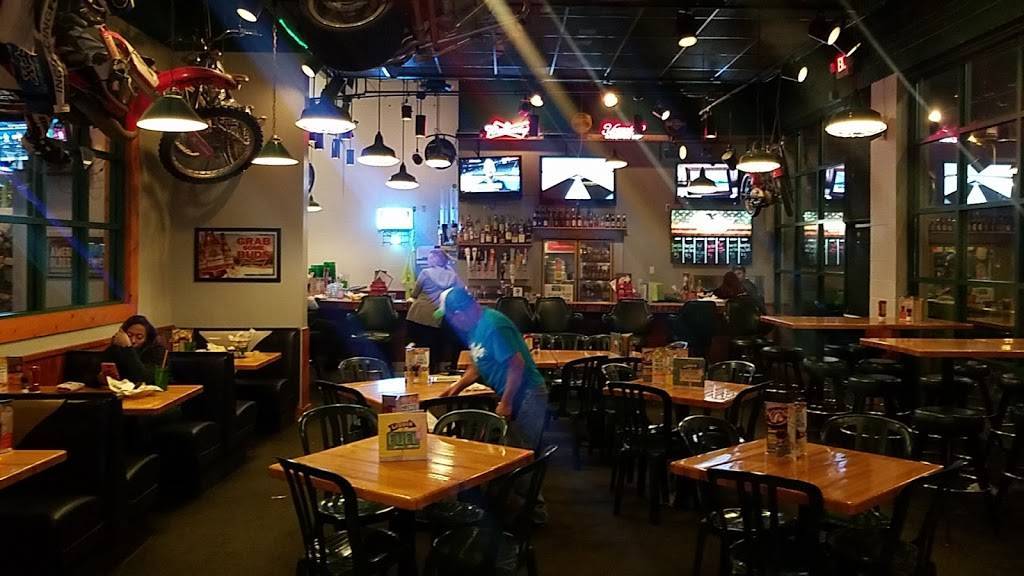 Quaker Steak & Lube | restaurant | 8500 Lyra Dr, Columbus, OH 43240, USA | 6144309464 OR +1 614-430-9464