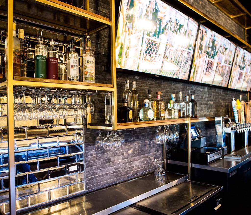 Zoe’s Patio | restaurant | 5518 S Archer Ave, Chicago, IL 60638, USA | 7732840400 OR +1 773-284-0400