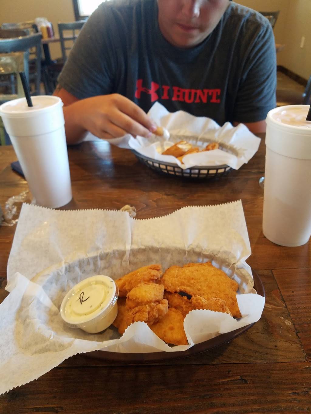 Plackes | restaurant | 303 Bluffs St, Bluffs, IL 62621, USA | 2177543376 OR +1 217-754-3376