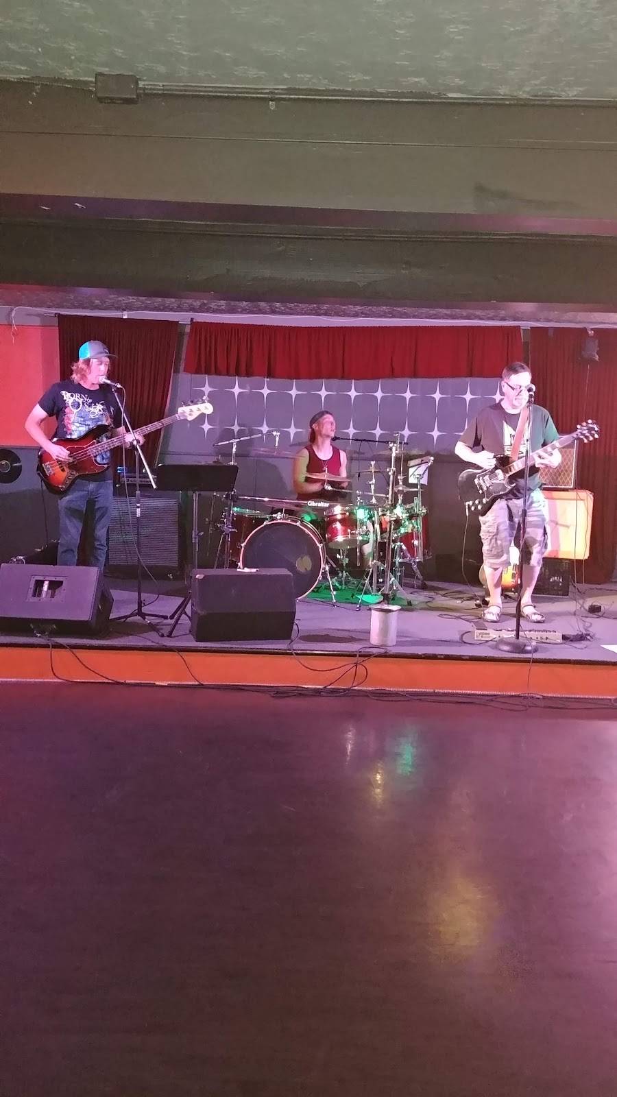 Eastside Bar and Grill | restaurant | 2530 NE 82nd Ave, Portland, OR 97220, USA | 5032342337 OR +1 503-234-2337