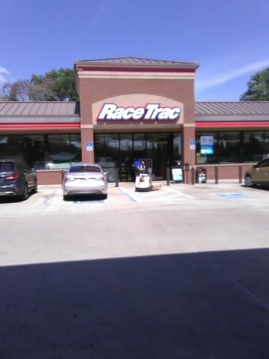 RaceTrac | bakery | 11023 US-17, Eagle Lake, FL 33839, USA | 8632949703 OR +1 863-294-9703