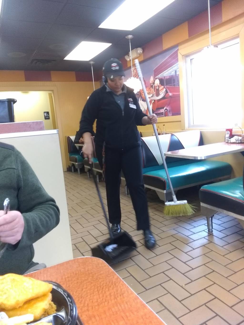 A&W Restaurant | restaurant | 243 Flemingsburg Rd, Morehead, KY 40351, USA | 6067846605 OR +1 606-784-6605