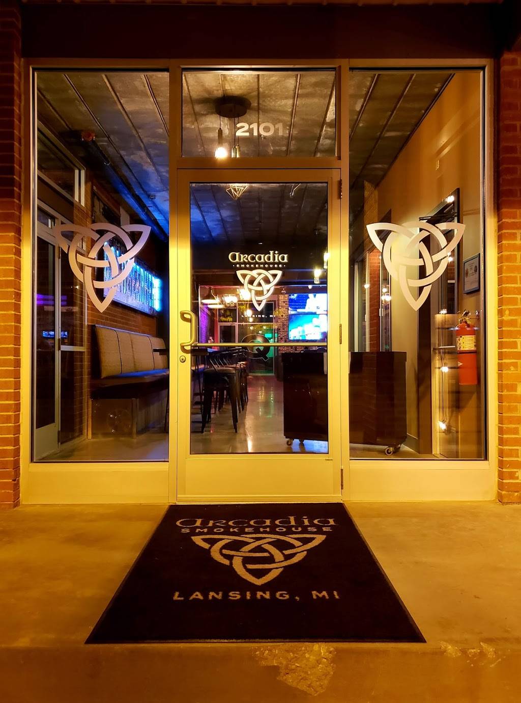 Arcadia Smokehouse | restaurant | 2101 E Michigan Ave, Lansing, MI 48912, USA | 5174822739 OR +1 517-482-2739