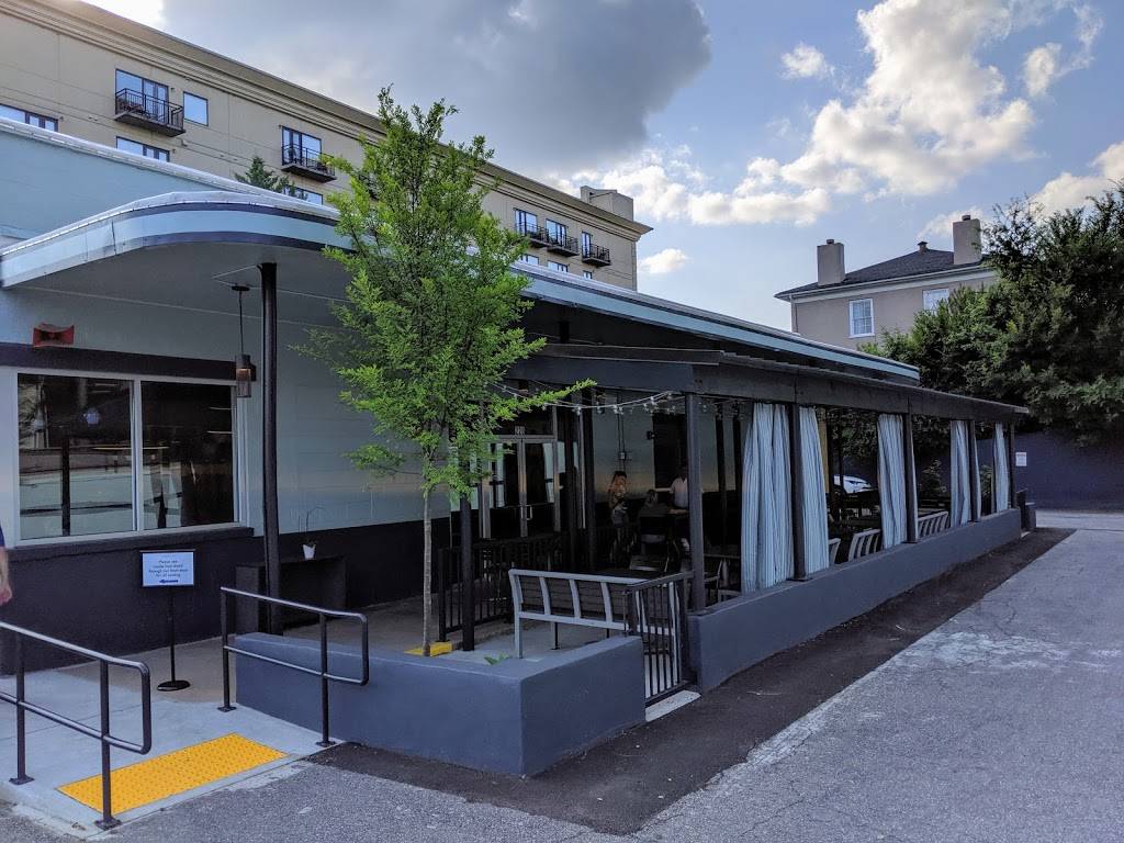 Chucks Fish Athens | restaurant | 220 W Broad St, Athens, GA 30601, USA | 7063956611 OR +1 706-395-6611