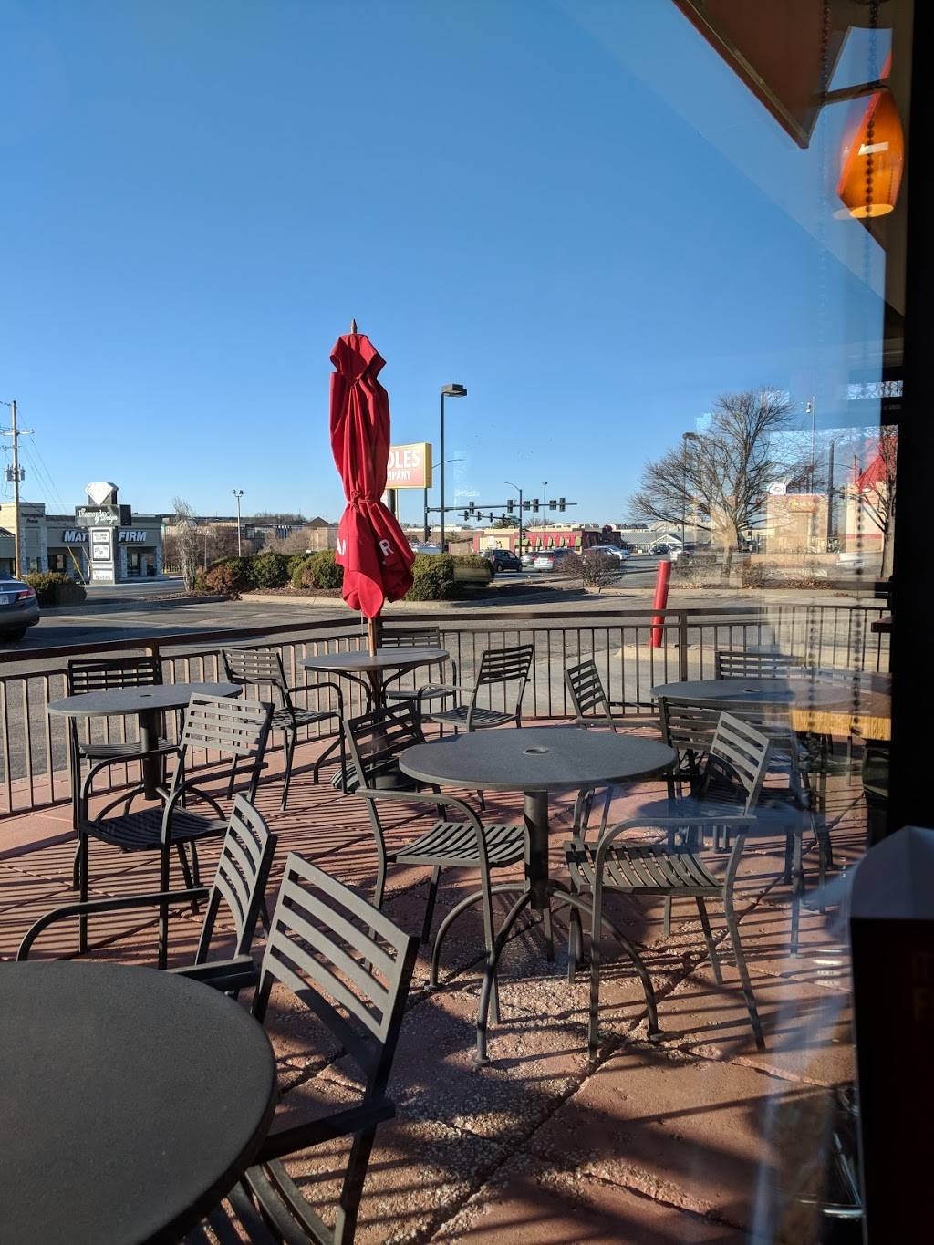 Noodles and Company | restaurant | 2110 SW Wanamaker Rd, Topeka, KS 66614, USA | 7852712317 OR +1 785-271-2317