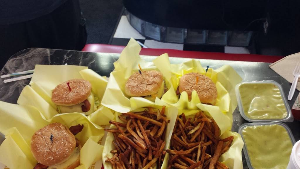 Redrum Burger | restaurant | 978 Olive Dr, Davis, CA 95616, USA | 5307562142 OR +1 530-756-2142