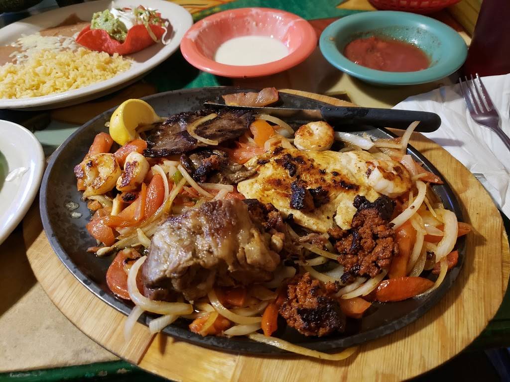 La Fiesta Mexican Restaurant | restaurant | 2217 Fayetteville Rd, Van Buren, AR 72956, USA | 4794715558 OR +1 479-471-5558
