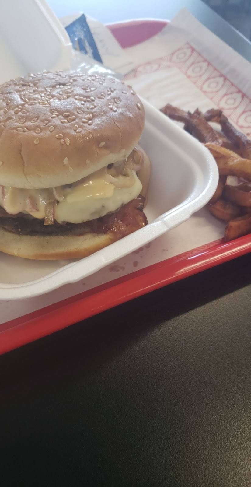 Cantine & Bar Laitier Le Bouche-Trou | restaurant | 11 Route 137 SUD, Sainte-Cécile-de-Milton, QC J0E 2C0, Canada | 4509569595 OR +1 450-956-9595