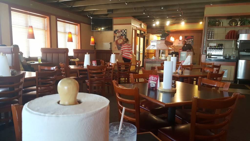 Pizza Hut | meal takeaway | 896 W Fremont St, Galesburg, IL 61401, USA | 3093422717 OR +1 309-342-2717