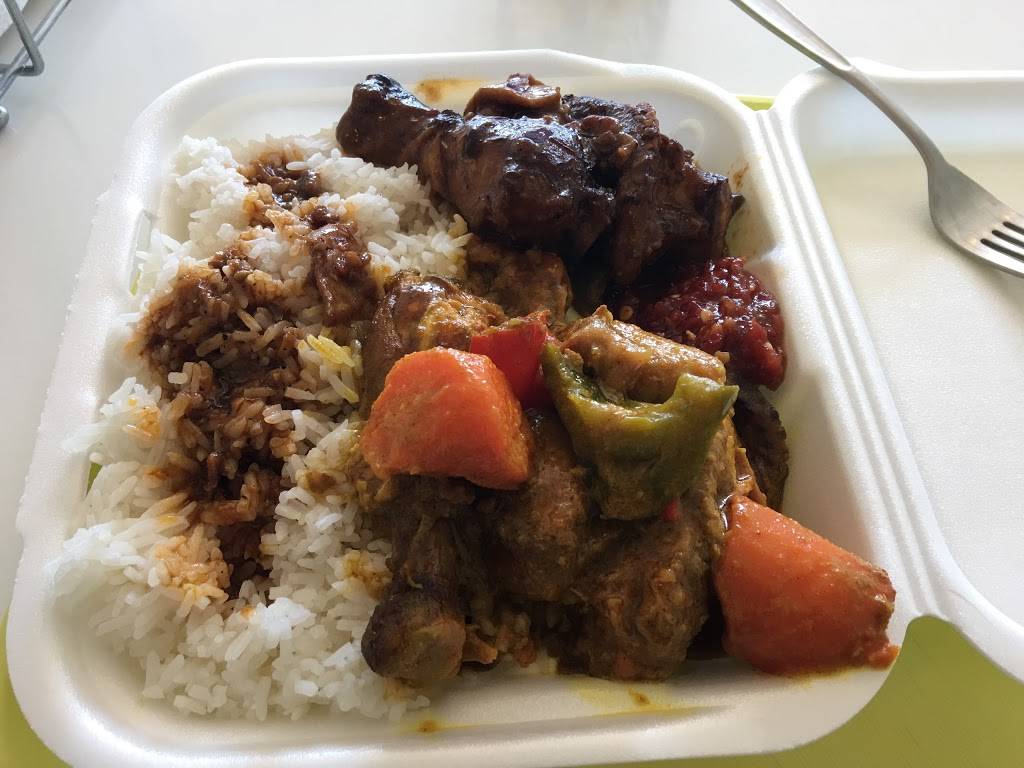 Carolinas Cuisina | restaurant | 323 Burnhamthorpe Rd, Etobicoke, ON M9B 2A2, Canada | 4162394800 OR +1 416-239-4800