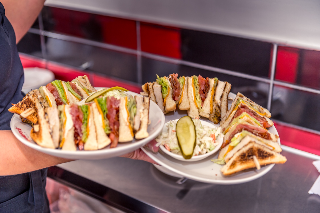 Wimpy’s Diner | restaurant | 8473 Regional Rd 25, Milton, ON L9T 2X7, Canada | 9058768886 OR +1 905-876-8886