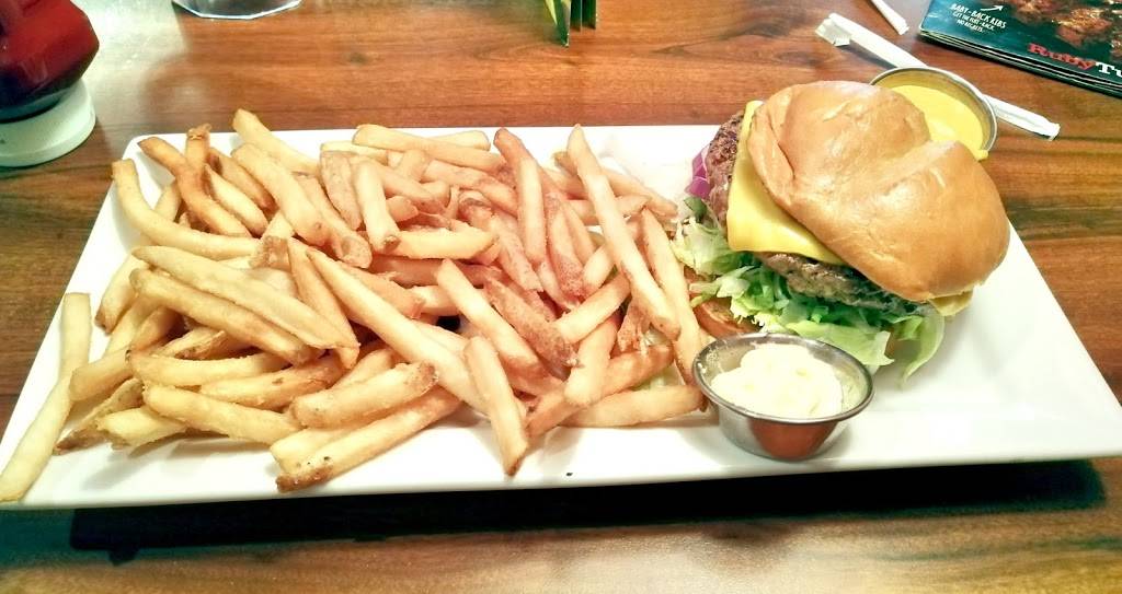 Ruby Tuesday | restaurant | 513 Mall Blvd, Brunswick, GA 31525, USA | 9122645525 OR +1 912-264-5525