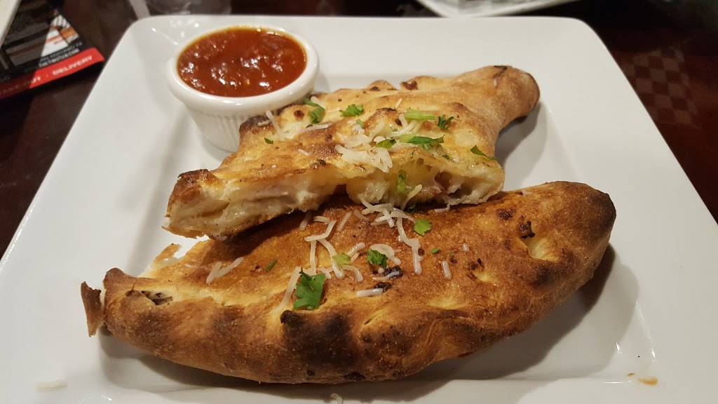 The 210 Pizza & Burger Bistro | restaurant | 7627 Culebra Rd, San Antonio, TX 78251, USA | 2105217666 OR +1 210-521-7666