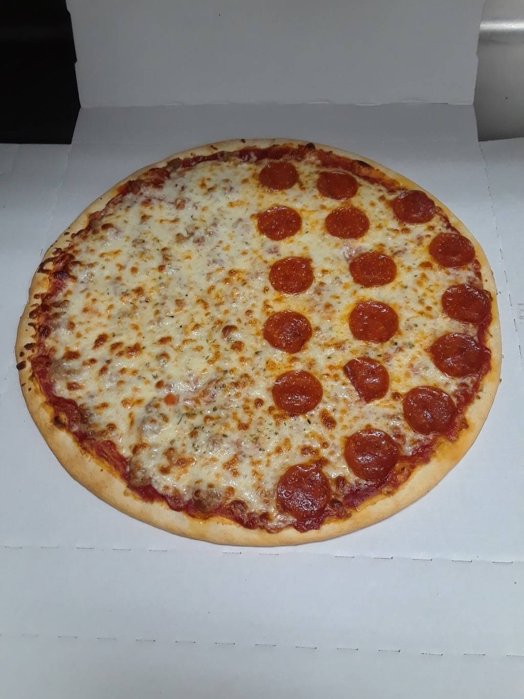 Rico Rinos Pizza | restaurant | 5612 W 87th St, Burbank, IL 60459, USA | 7084224444 OR +1 708-422-4444