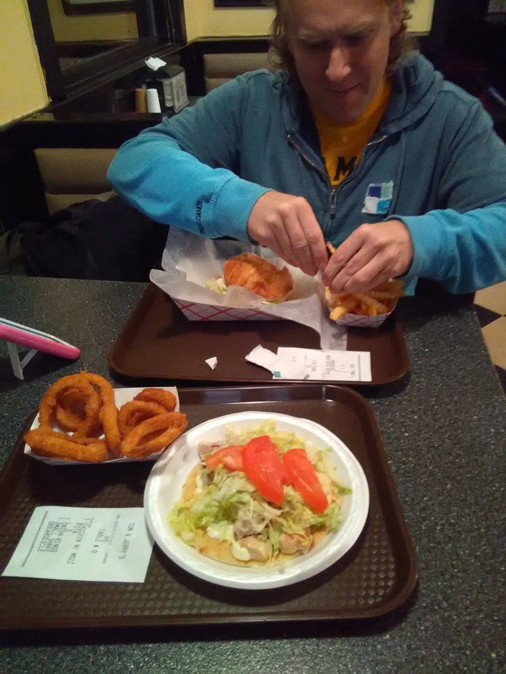 Tom and Jerrys Restaurant | restaurant | 215 W Lincoln Hwy, DeKalb, IL 60115, USA | 8157581675 OR +1 815-758-1675