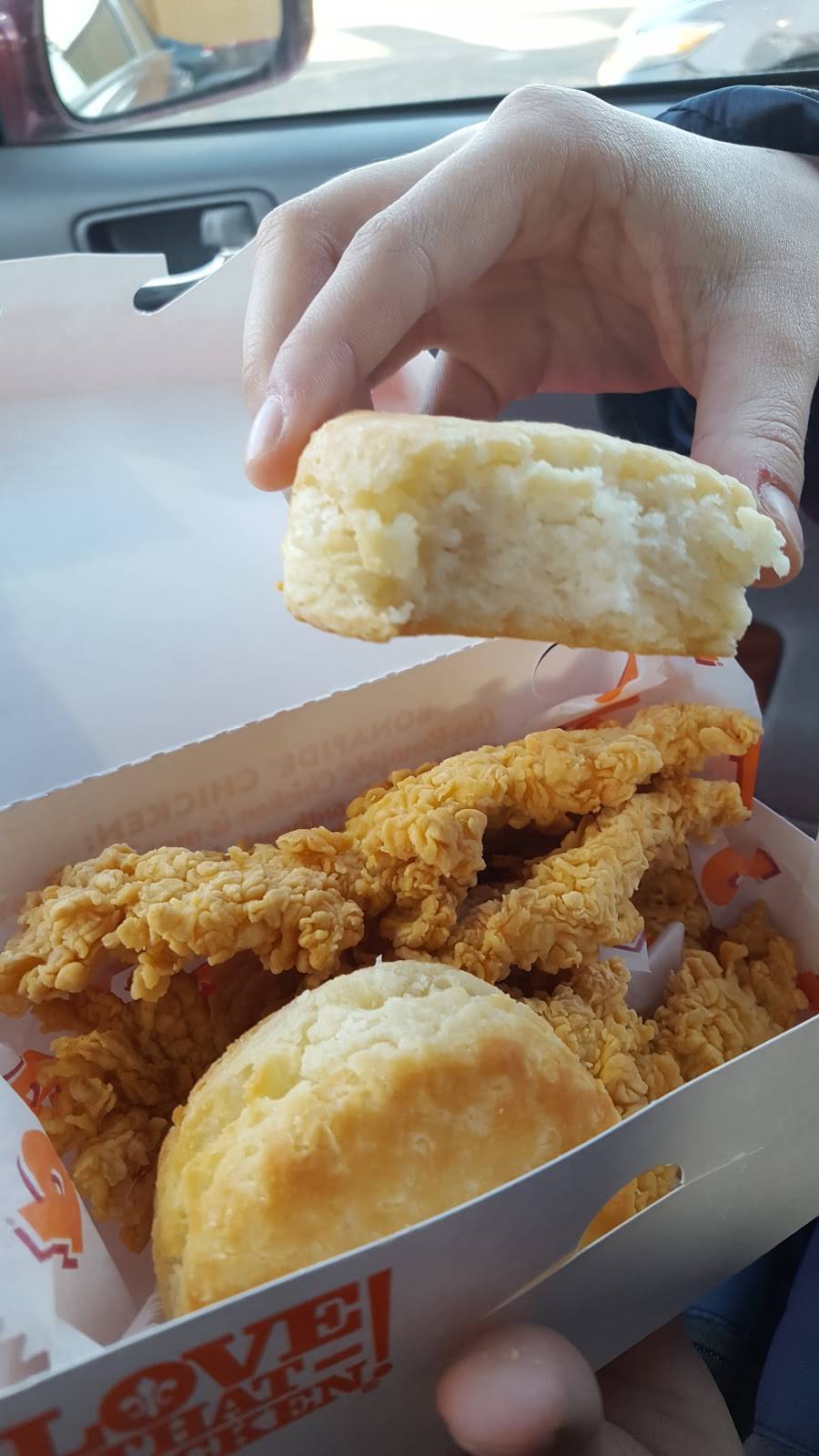 Popeyes Louisiana Kitchen | restaurant | 2390 Dixwell Ave, Hamden, CT 06514, USA | 2032887674 OR +1 203-288-7674