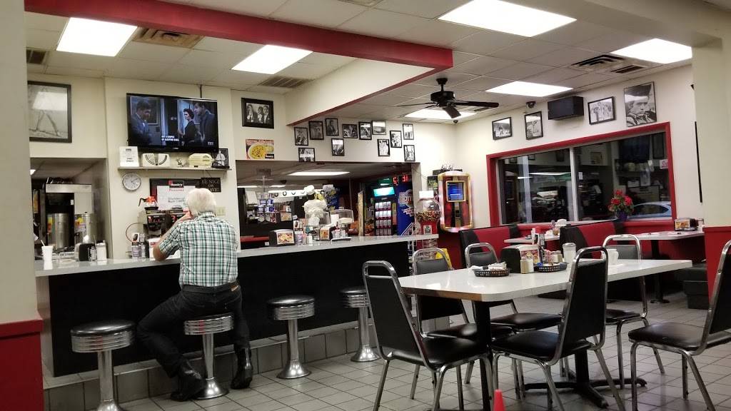 Howies Diner | restaurant | 1049 E Eads Pkwy, Lawrenceburg, IN 47025, USA | 8125370313 OR +1 812-537-0313