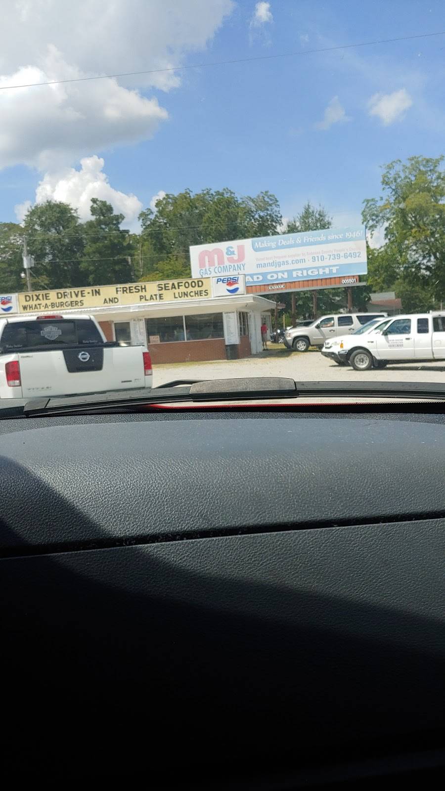 Dixie Drive-in | restaurant | 1920 E 5th St, Lumberton, NC 28358, USA | 9107388118 OR +1 910-738-8118