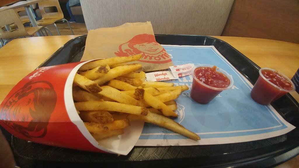 Wendys | restaurant | 2060 Mogadore Rd, Akron, OH 44312, USA | 3307844891 OR +1 330-784-4891