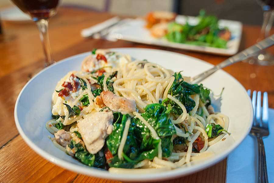 Roccos Plum Tomato | restaurant | 164 The Queensway, Etobicoke, ON M8Y 1J2, Canada | 4162555081 OR +1 416-255-5081