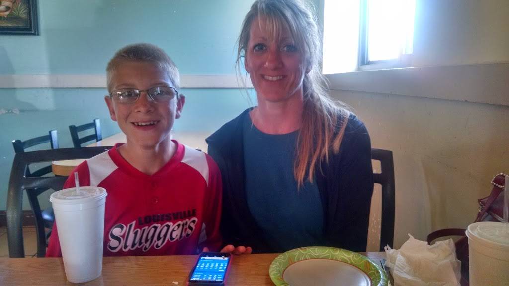 Dimaggios Pizza | restaurant | 216 W North Ave, Flora, IL 62839, USA | 6186624481 OR +1 618-662-4481