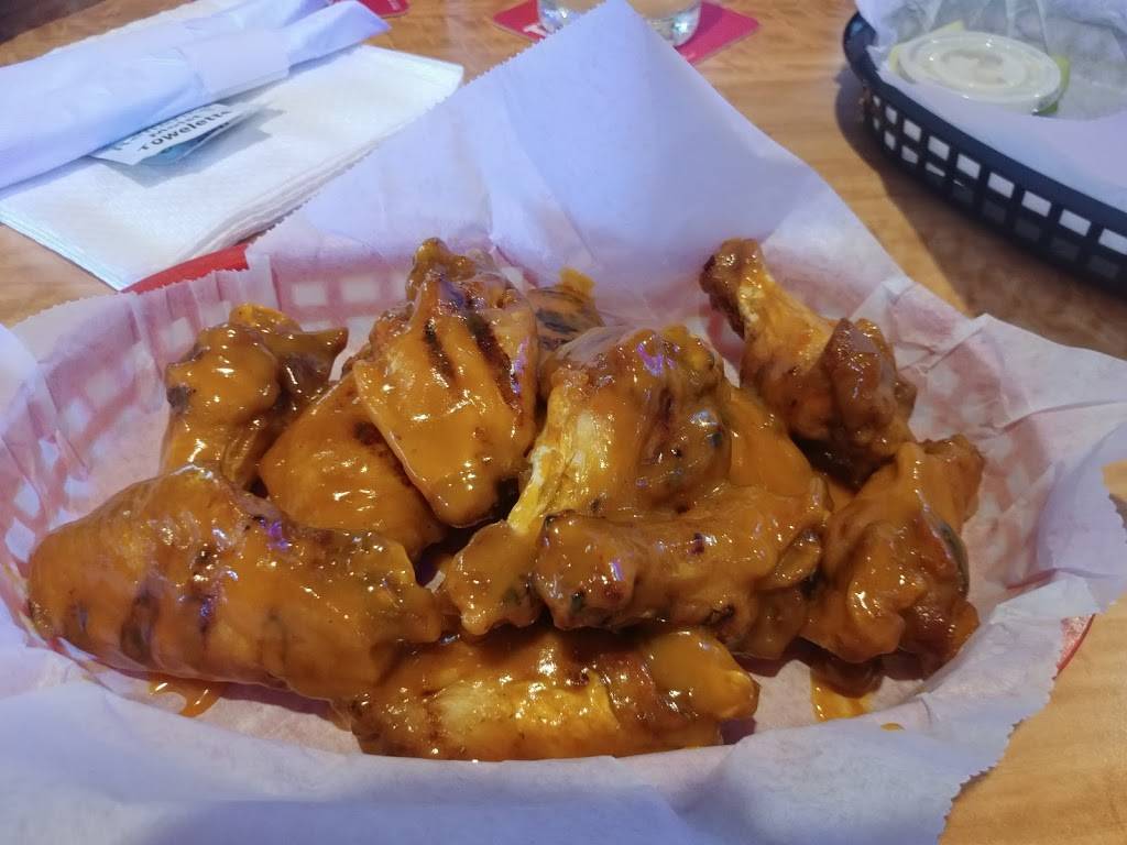 Cruisers Bar & Grill | restaurant | 8634 F St, Omaha, NE 68127, USA | 4026147445 OR +1 402-614-7445