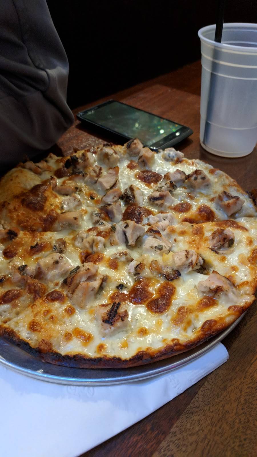 Red Rooster Bar and Grill | restaurant | 510 Washington St, Wrentham, MA 02093, USA | 5083846669 OR +1 508-384-6669