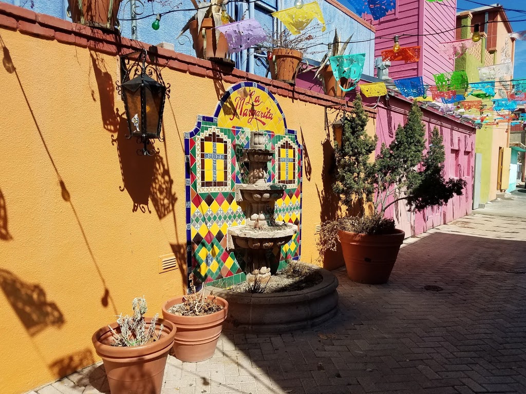 La Margarita Mexican Restaurant & Oyster Bar | restaurant | 120 Produce Row, San Antonio, TX 78207, USA | 2102277140 OR +1 210-227-7140